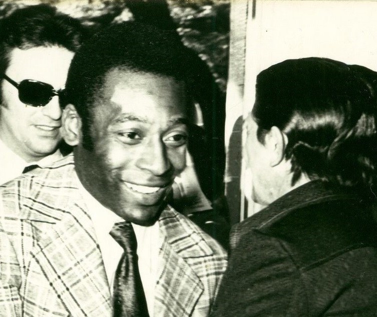 Colunista do CBN Arte e Cultura relembra as duas passagens de Pelé por Maringá