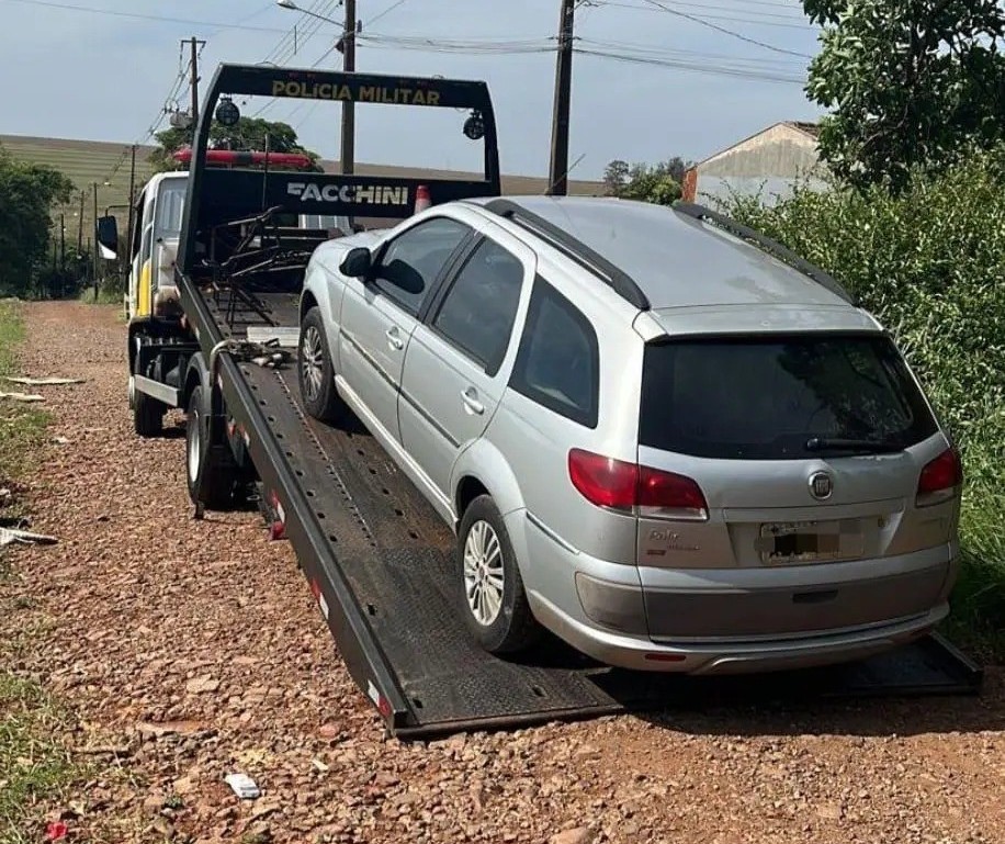 Assaltantes armados e encapuzados cercam vítima e roubam carro com mercadorias do Paraguai 