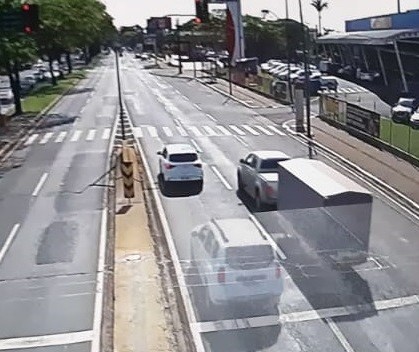 Após polêmica, Semob vai arquivar infrações de semáforo da Avenida Colombo