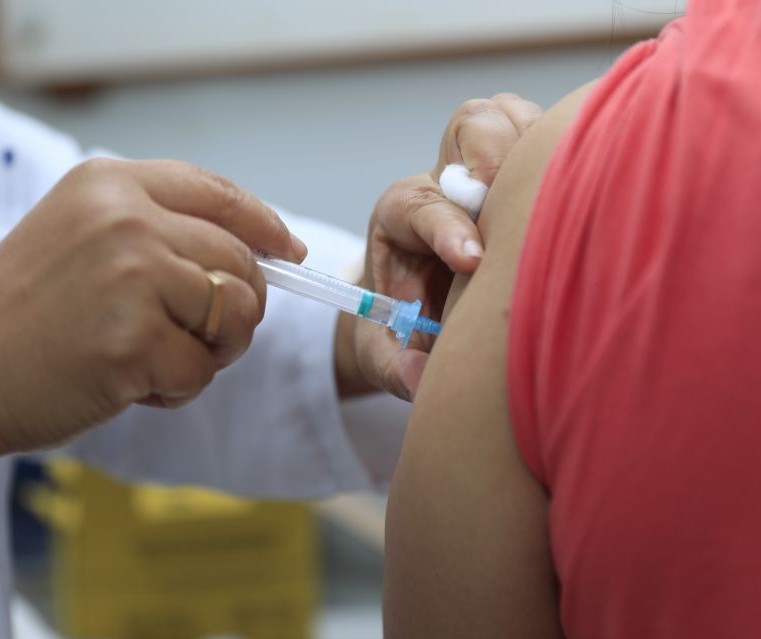 Maringá antecipa intervalo entre 2ª e 3ª dose de vacina contra Covid para 4 meses