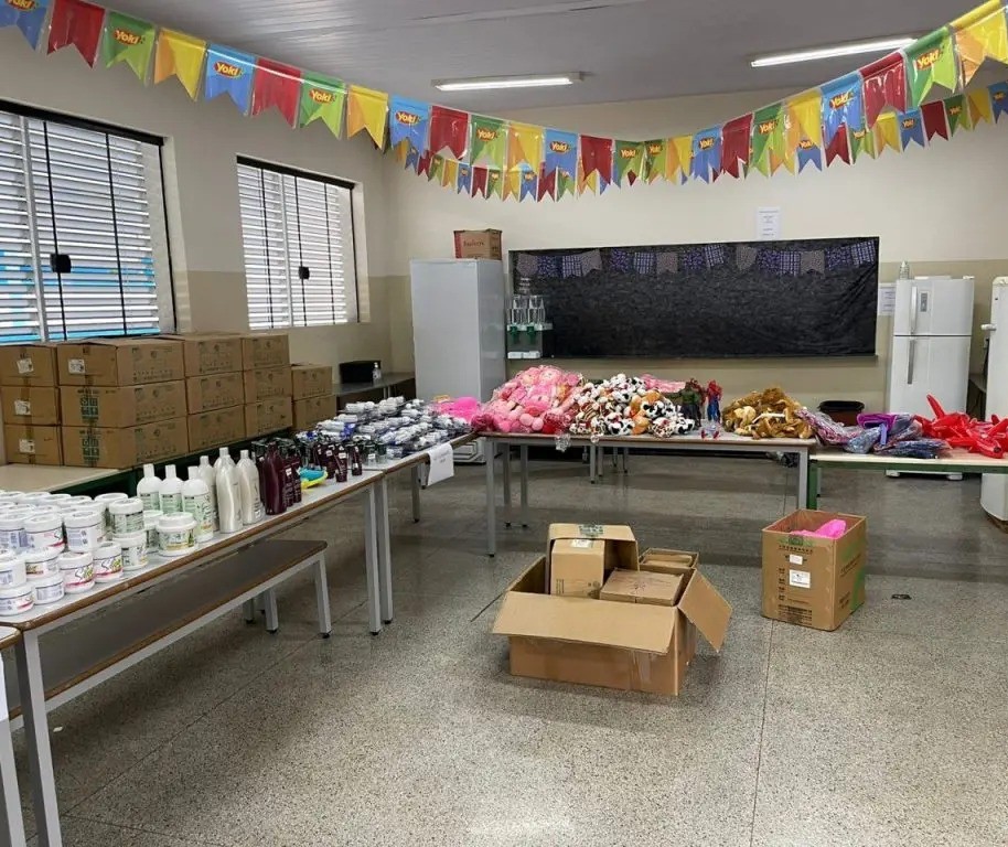 Bazar com produtos doados pela Receita Federal em Maringá tem itens a partir de R$ 1