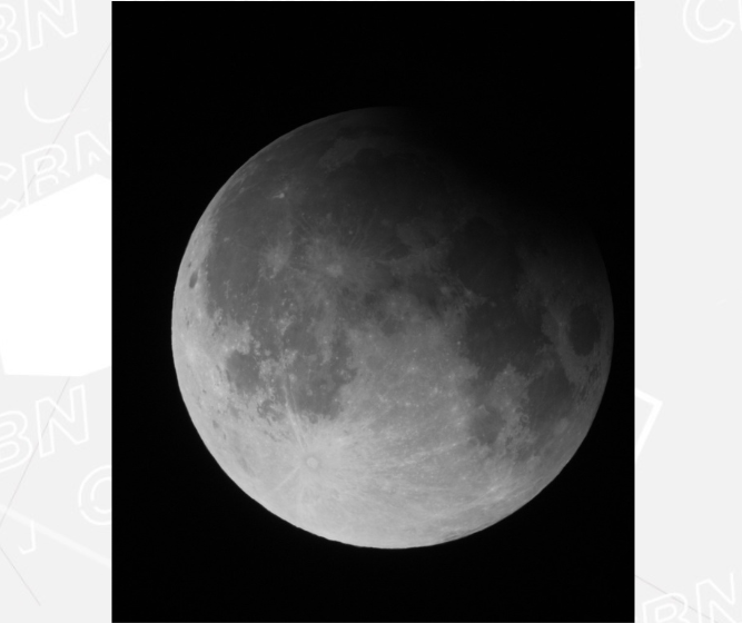 Observatório astronômico da região registra eclipse parcial da lua