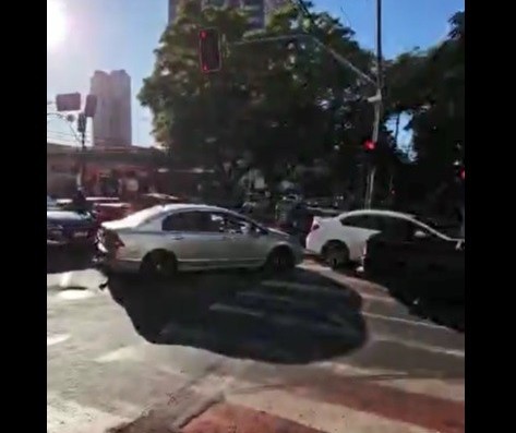 Caos no trânsito no cruzamento das avenidas Pedro Taques e Bento Munhoz revolta motoristas