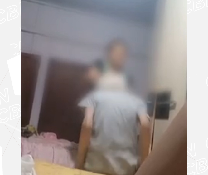 Mulher é presa em flagrante após ser filmada agredindo a própria mãe de 86 anos