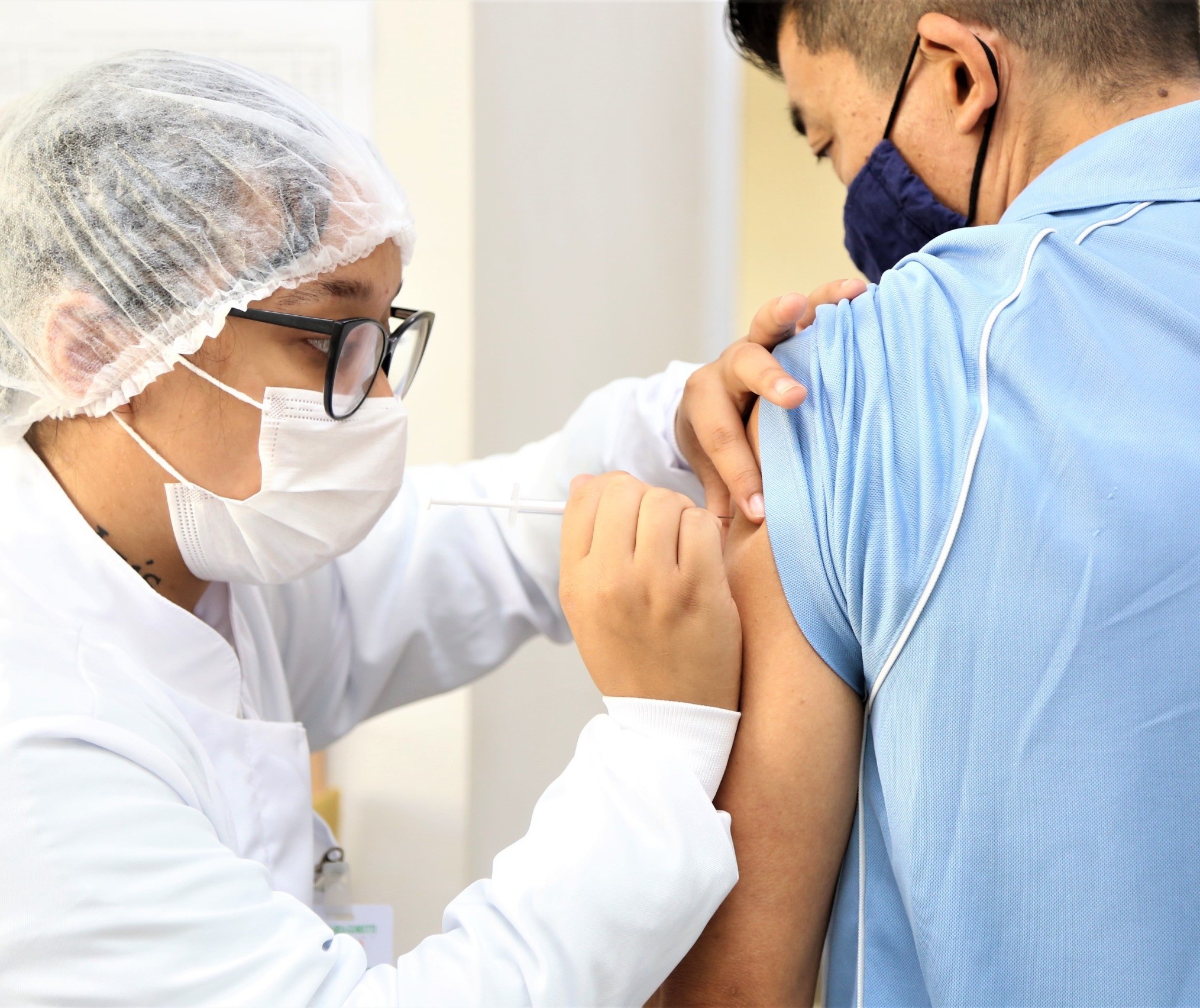 Maringá inicia aplicação de vacina atualizada para crianças e grupos prioritários