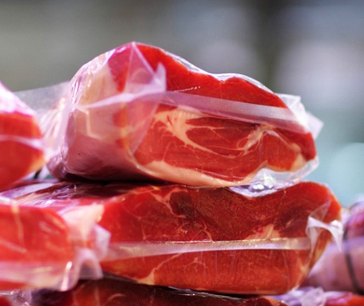 Exportação de carne bovina do Brasil cai pela metade em outubro