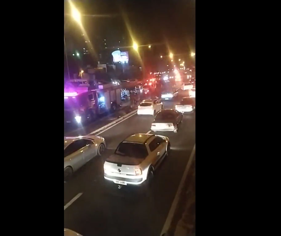 Vídeo: populares registram acidente na Avenida Colombo