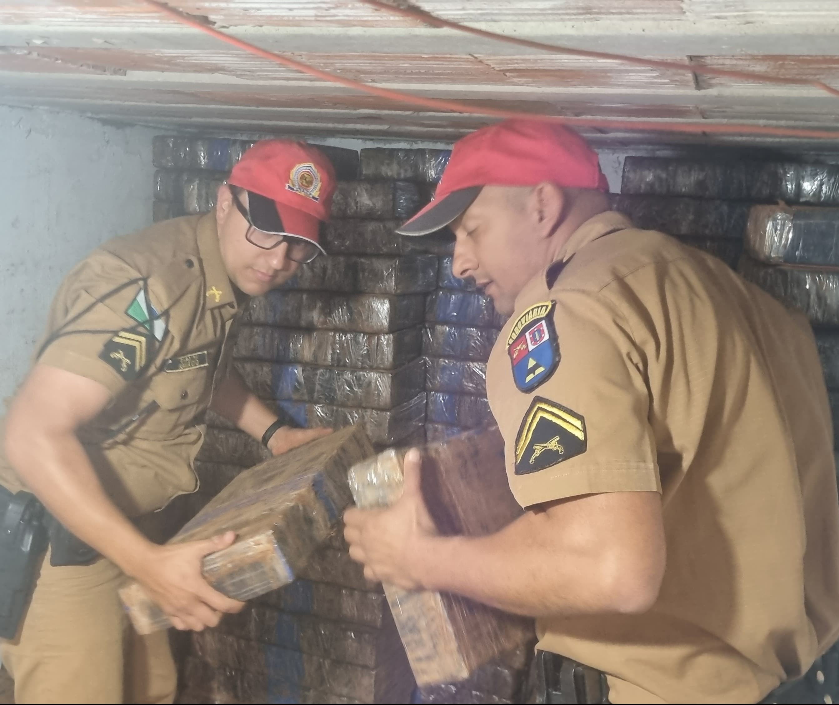 Polícia Rodoviária Estadual descobre galpão onde funcionava uma central de distribuição de drogas