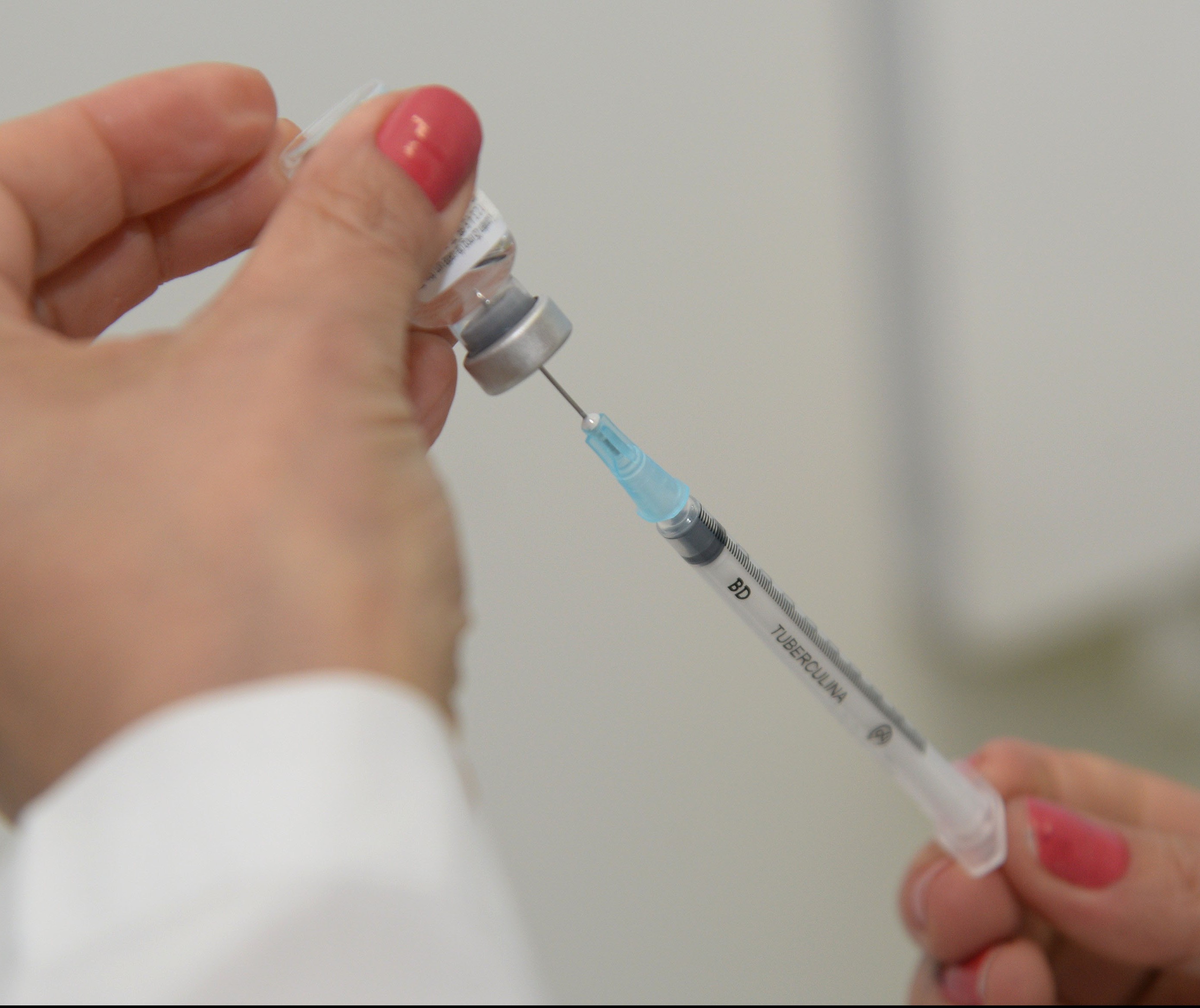 Nem metade do público-alvo recebeu a terceira dose da vacina contra a dengue em Maringá