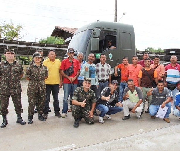 Transportadora de Maringá vai empregar 36 motoristas refugiados