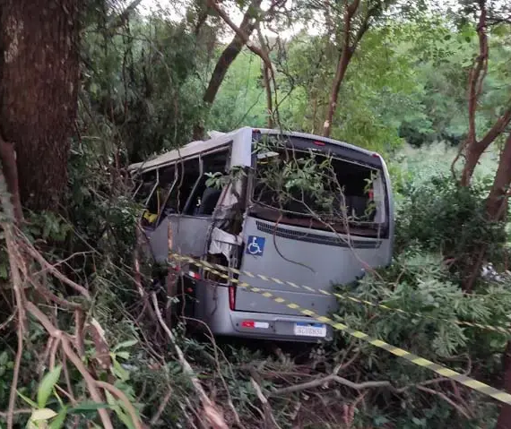 Acidente com ônibus deixa oito mortos no oeste do estado