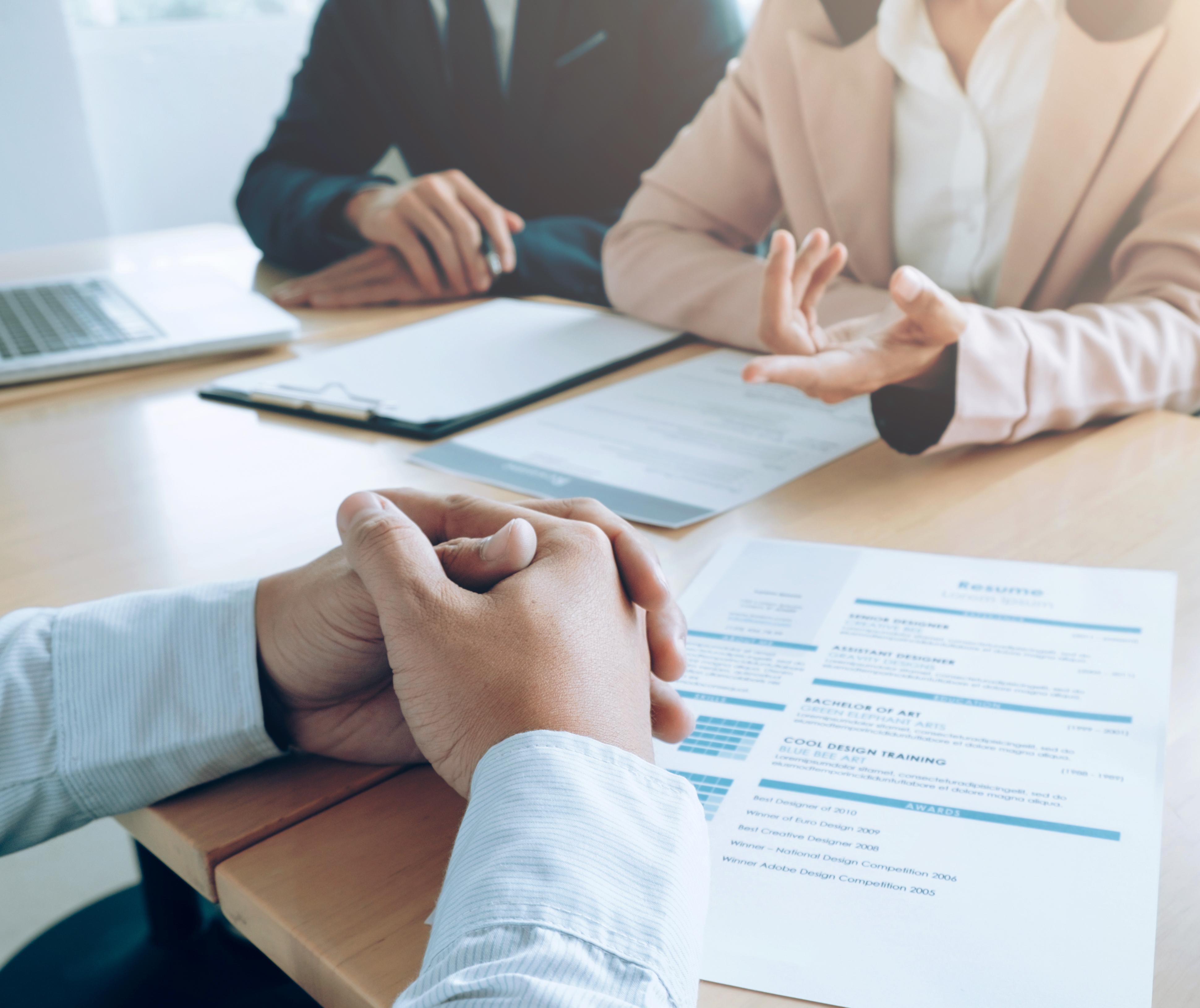 Quais estratégias as empresas podem ter para reter o colaborador?