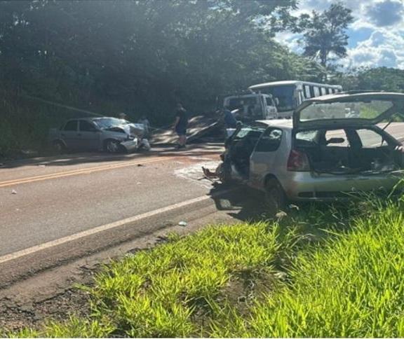 Cinco pessoas ficam feridas em acidente na PR-559