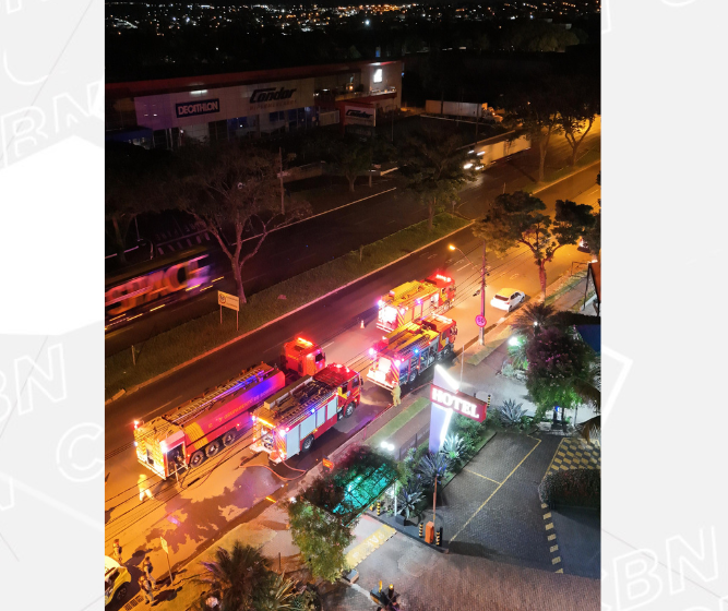 Bombeiros combatem incêndio em hotel de Maringá