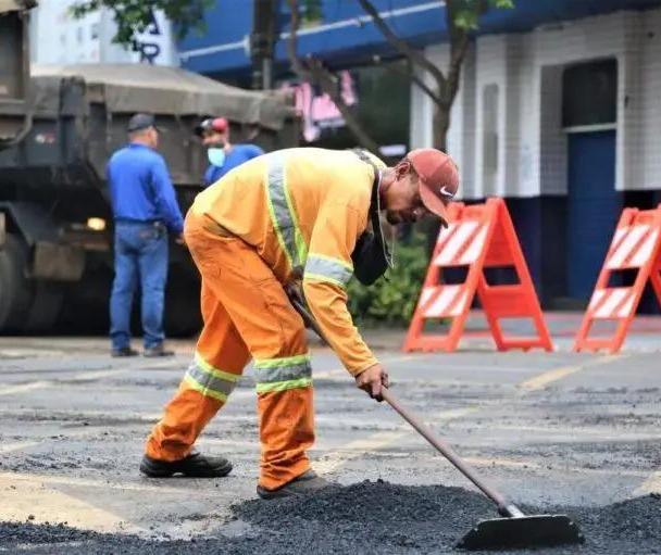 Começa o recapeamento da XV de Novembro, confira a programação de obras até o fim do ano