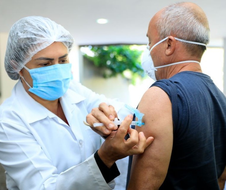 Desaceleração do ritmo de vacinação em Maringá é preocupante, diz Observatório Covid