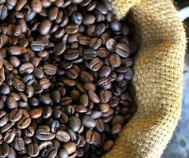 Café em coco custa R$ 5,80 o quilo