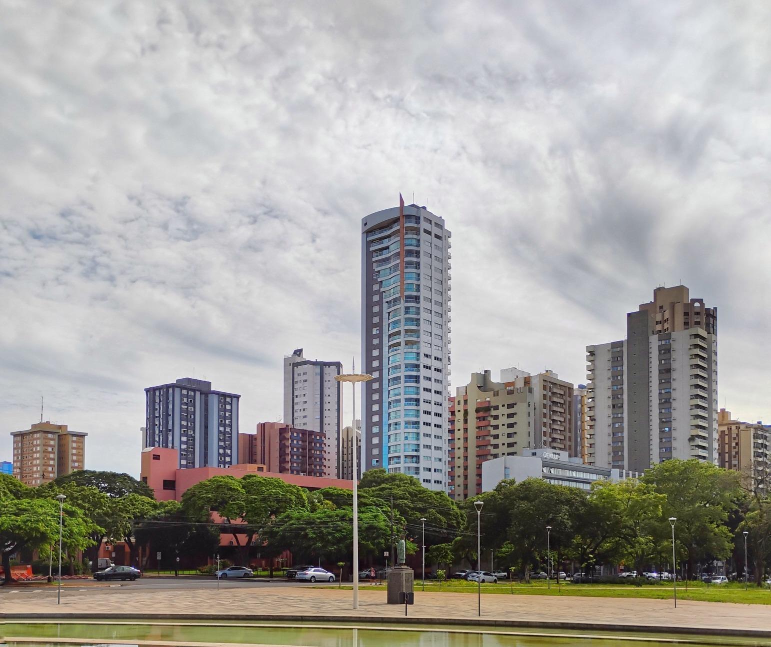 Segunda-feira (9) será de chuva e céu parcialmente nublado em Maringá