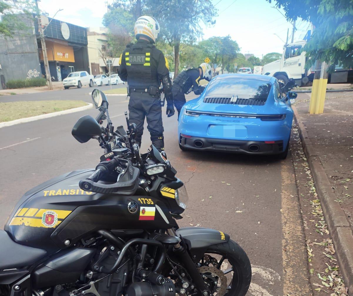 Porsche 911 é flagrado com mais de R$ 61 mil em débitos em Maringá