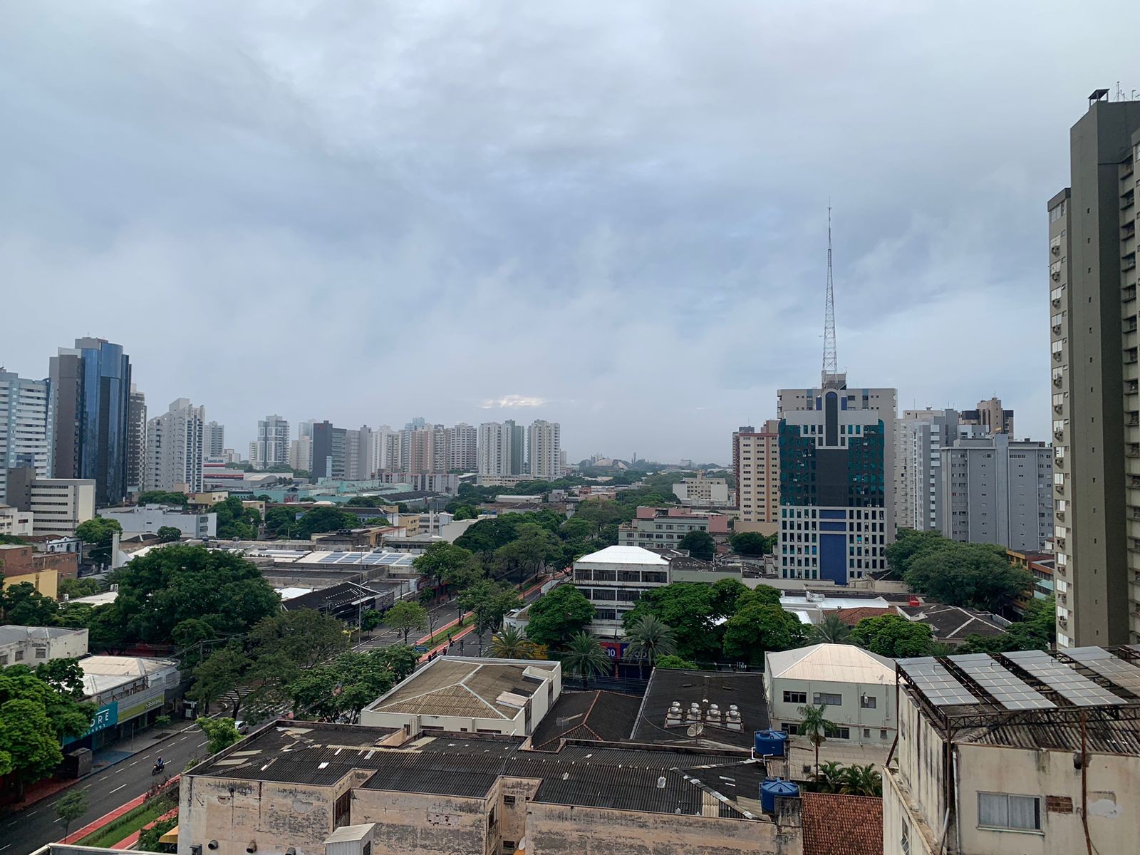 Terça-feira (21) de Carnaval começa com previsão de chuva em Maringá