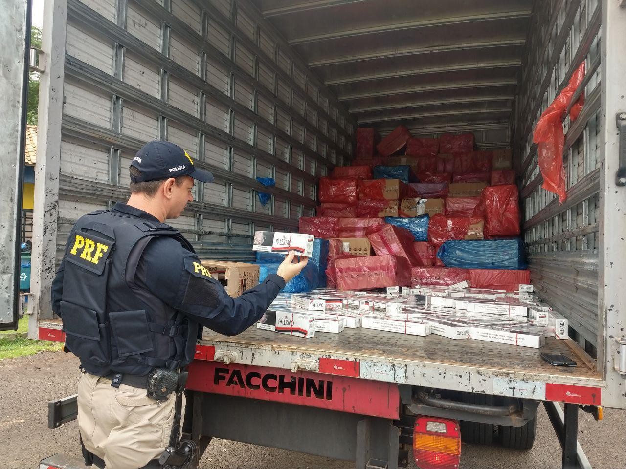 Quase cinco toneladas de maconha foram apreendidas pela PRF no norte do Paraná