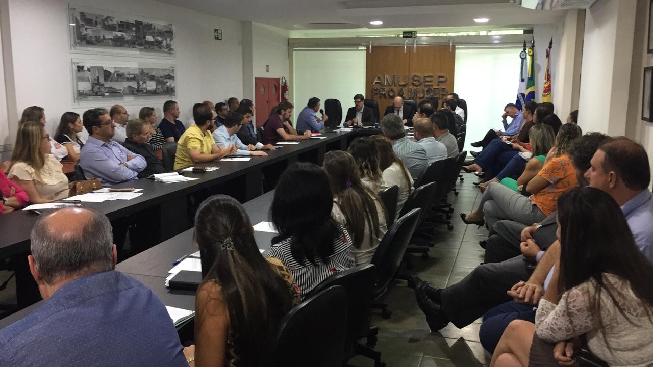 Procuradores discutem licitações para compra de medicamentos na Amusep