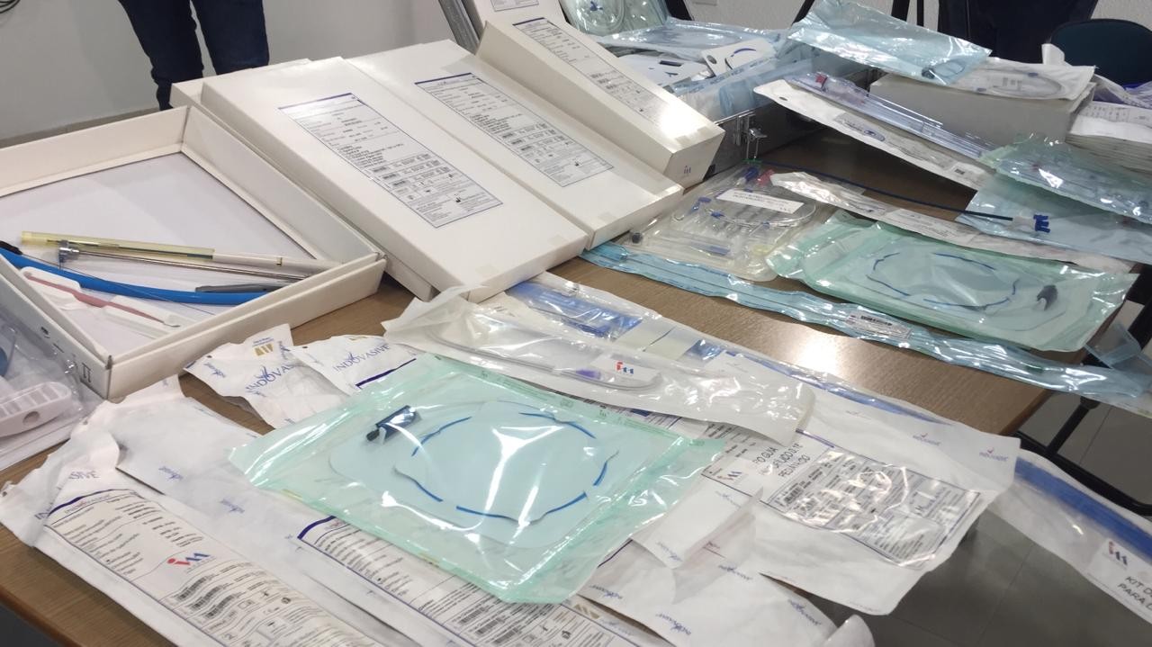 Cinco pessoas são presas acusadas de revender para médicos materiais cirúrgicos que deveriam ser descartados