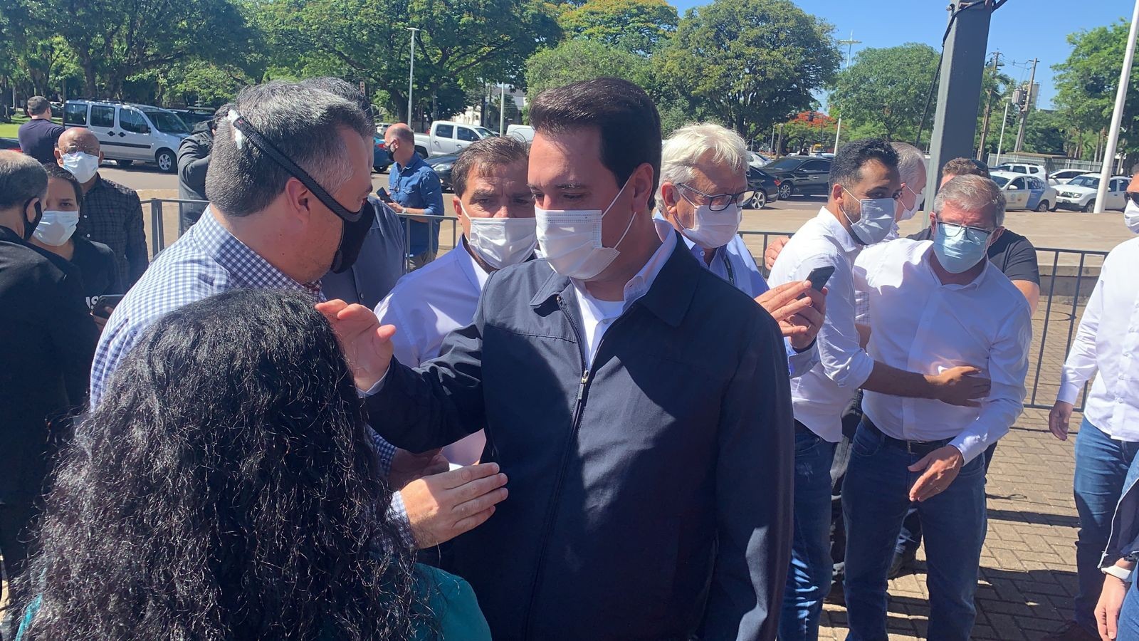 “Não temos pressa para tirar a máscara”, diz governador