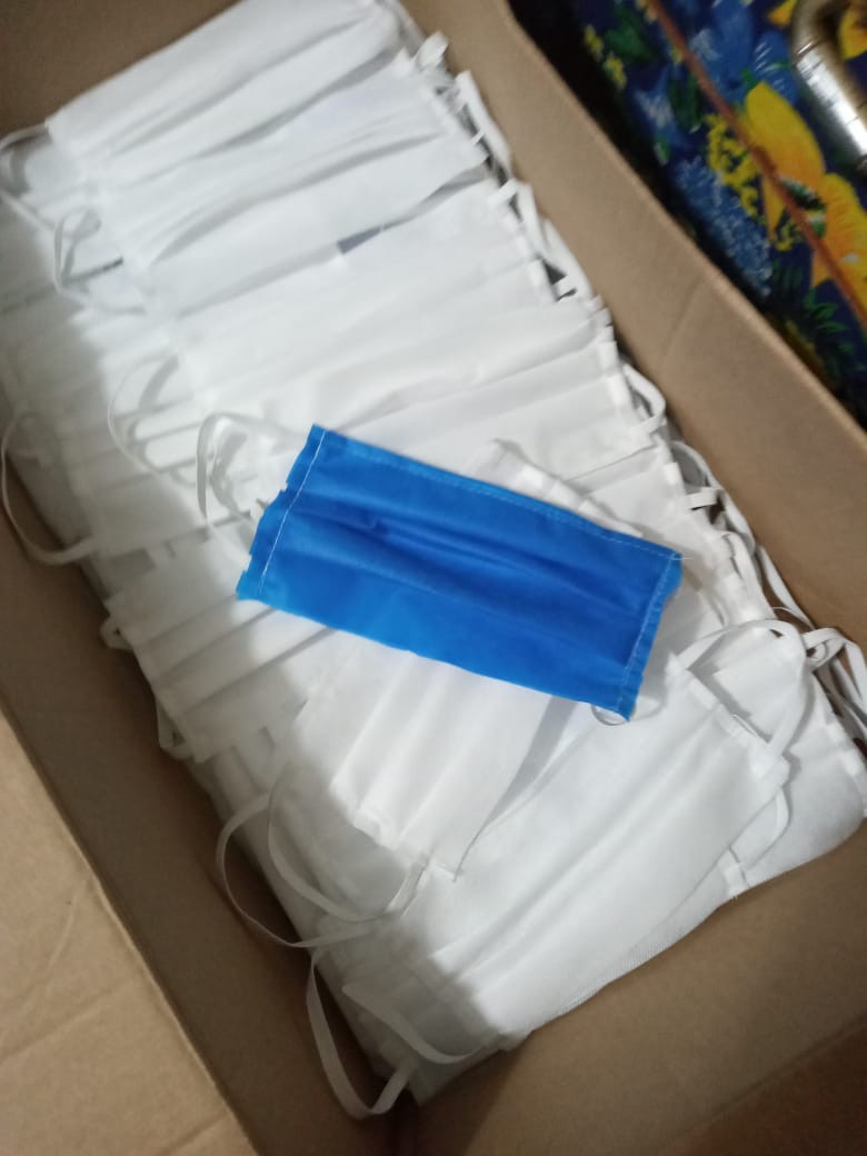 Voluntárias se reúnem para fazer máscaras para a saúde em Maringá