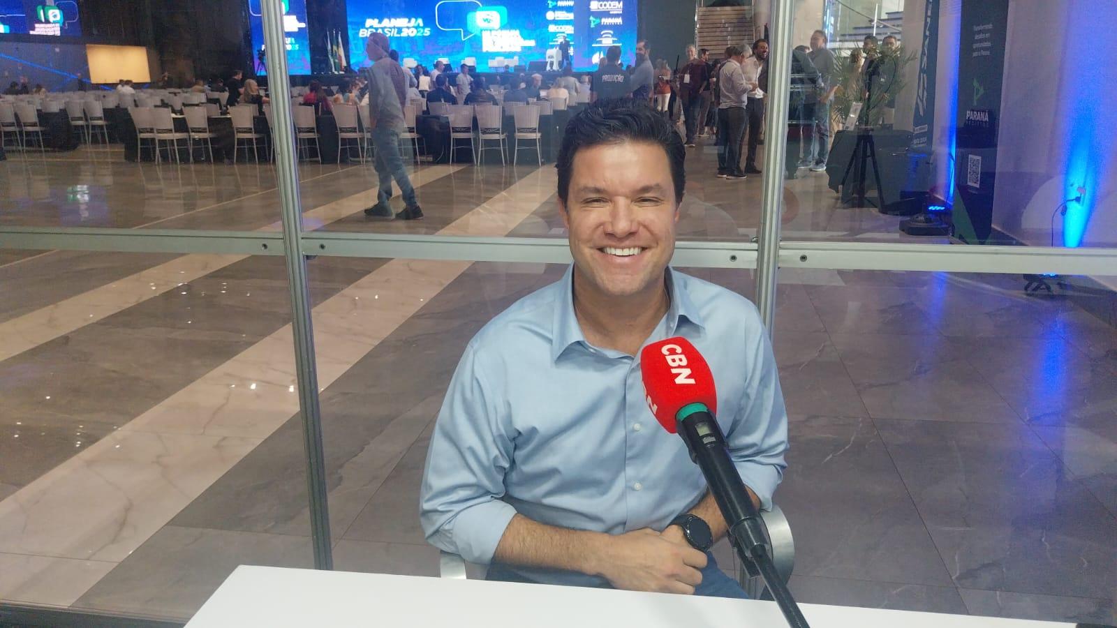 “Planejar para reter talentos e não exportar nossos filhos”, diz Guto Silva