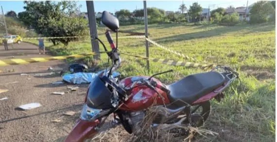 Motociclista morre ao bater contra poste em Maringá