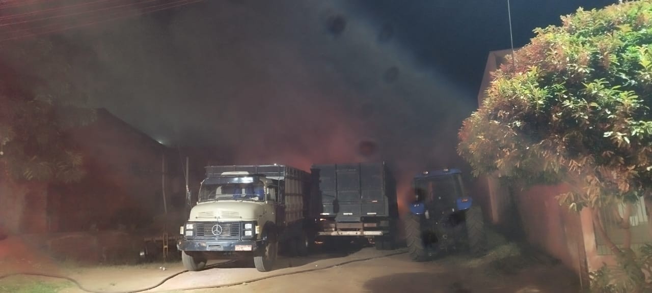 Polícia vai apurar se incêndio em ônibus e caminhão é criminoso