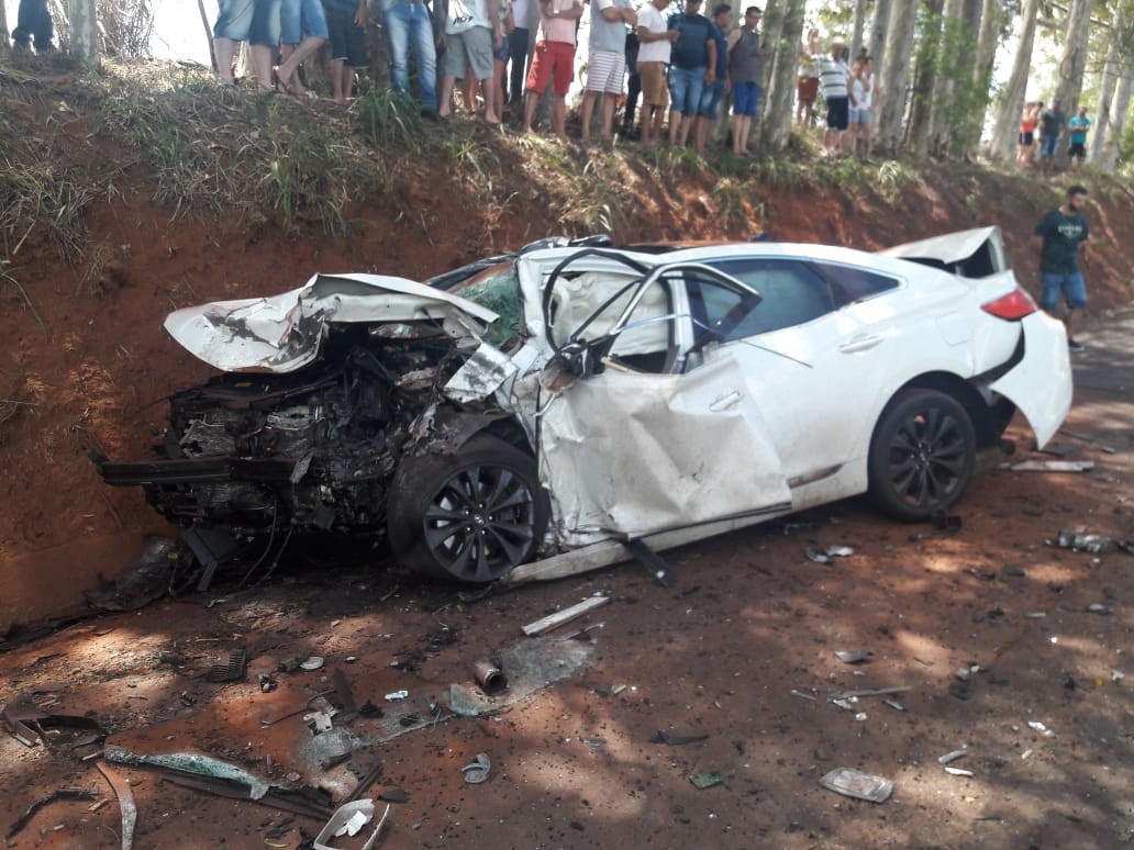 Cinco pessoas morrem e uma fica ferida em acidente na PR-317