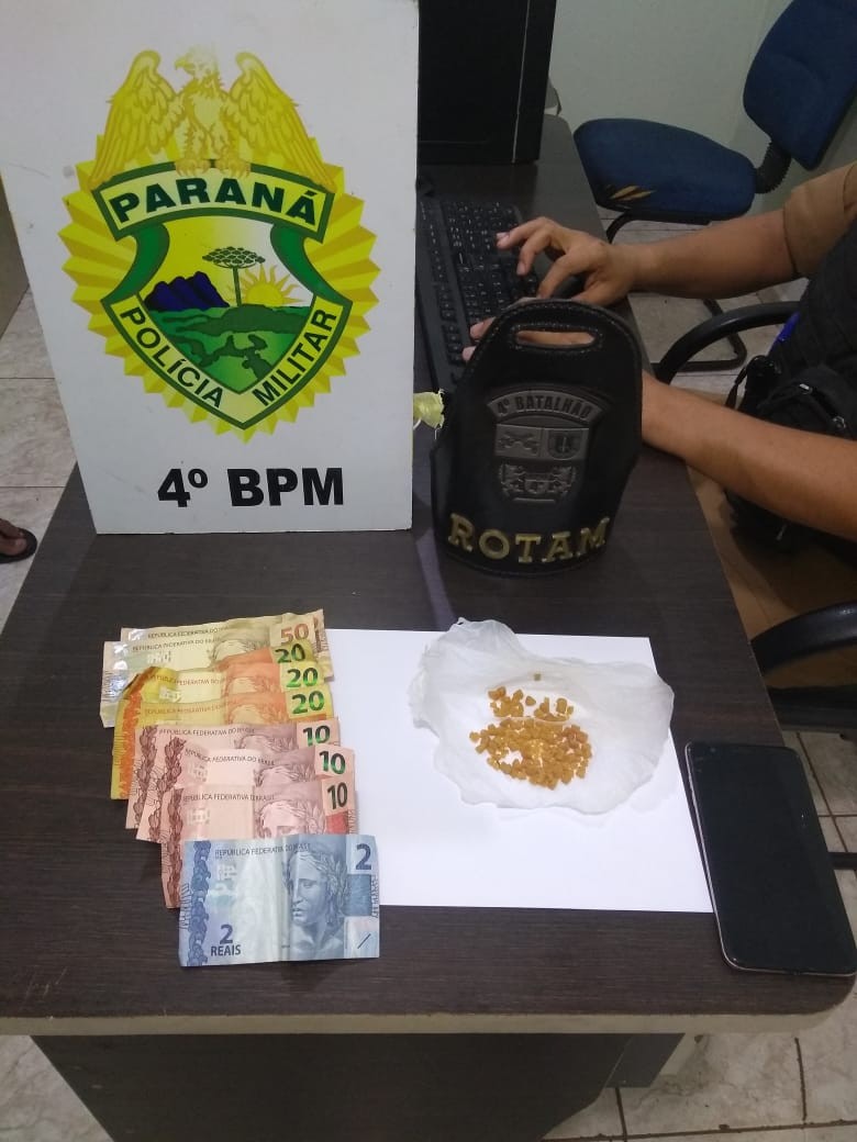 Moradores fazem denúncia e dois adolescentes são apreendidos por tráfico de drogas