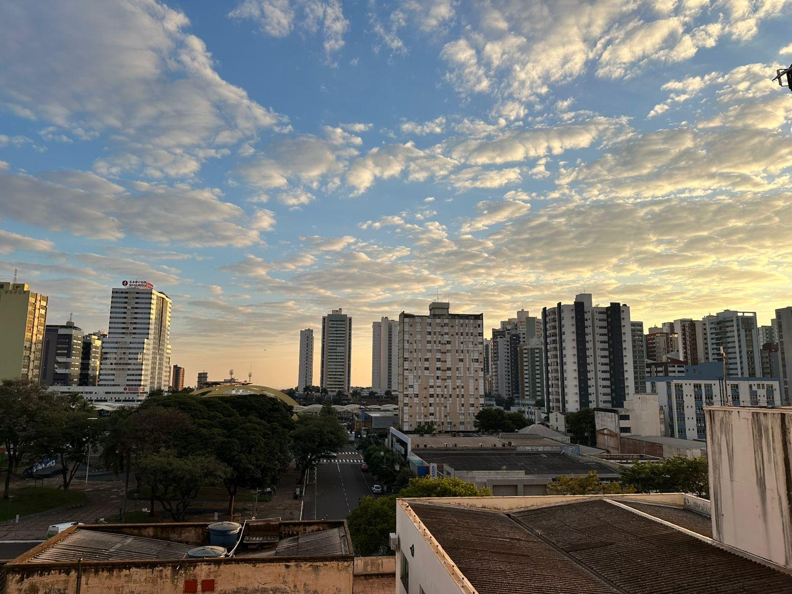 Tempo segue estável em Maringá nesta sexta (11); fim de semana também será sem chuva