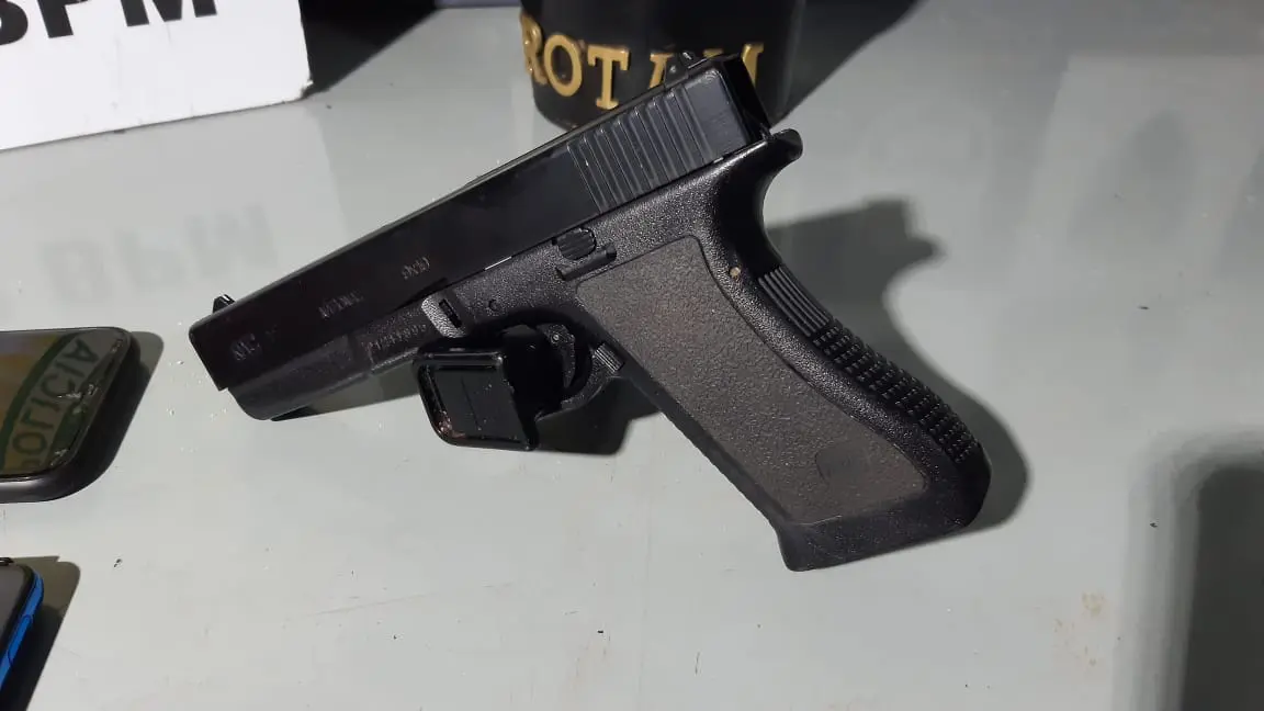 Casal de namorados é rendido e assaltado durante piquenique no Jardim Aclimação, em Maringá