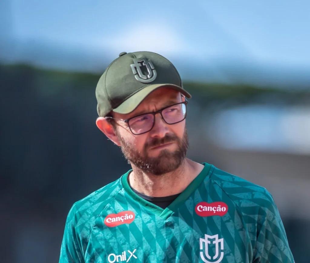 Maringá FC anuncia saída do técnico Rodrigo Chipp