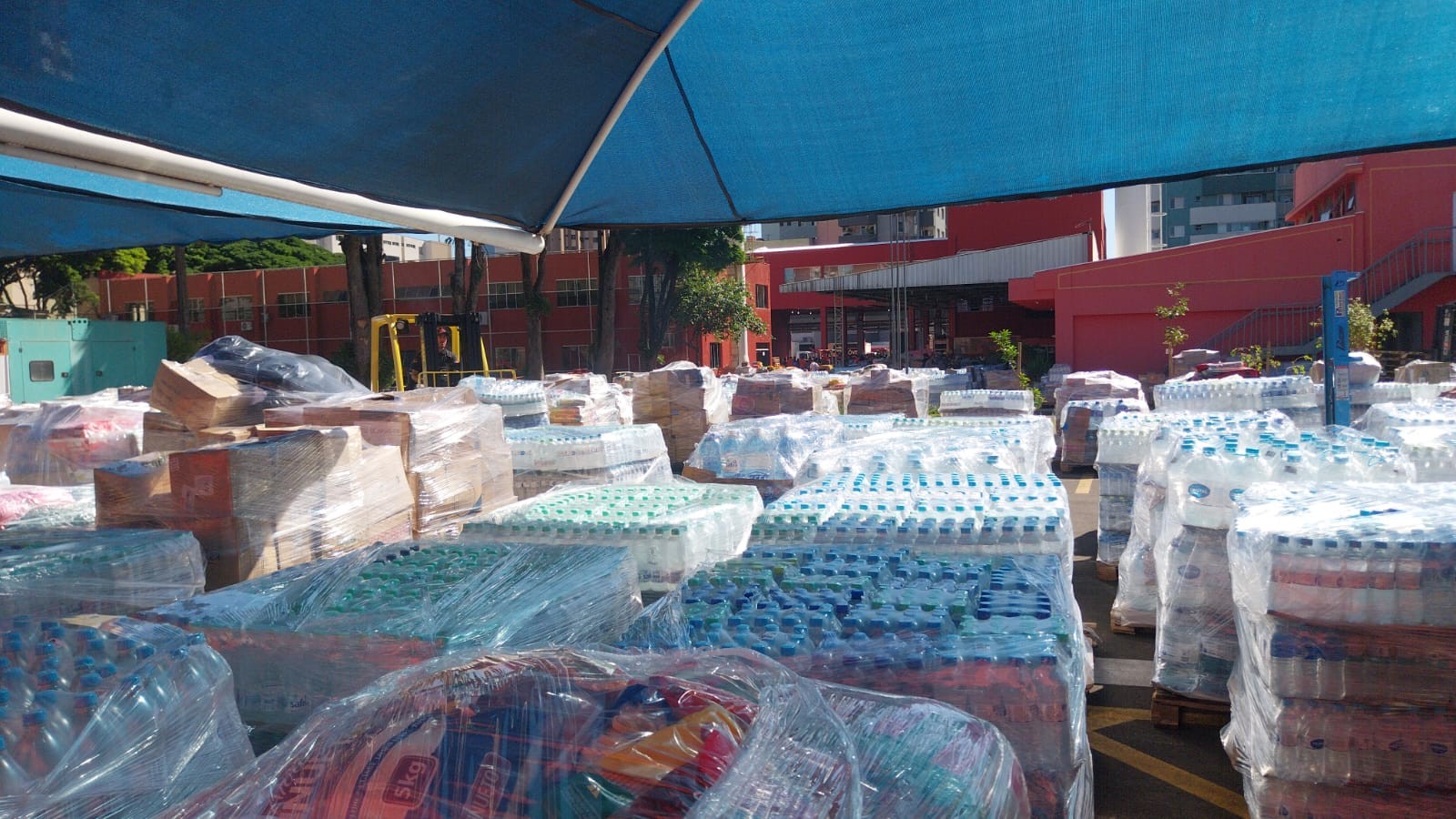 Bombeiros precisam de transporte para levar donativos ao RS