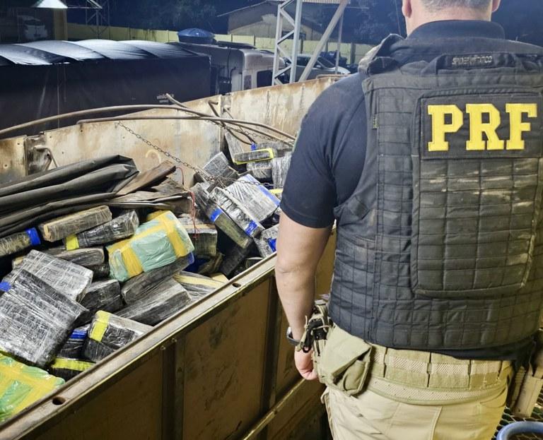 PRF apreende quase nove toneladas de maconha na BR-163