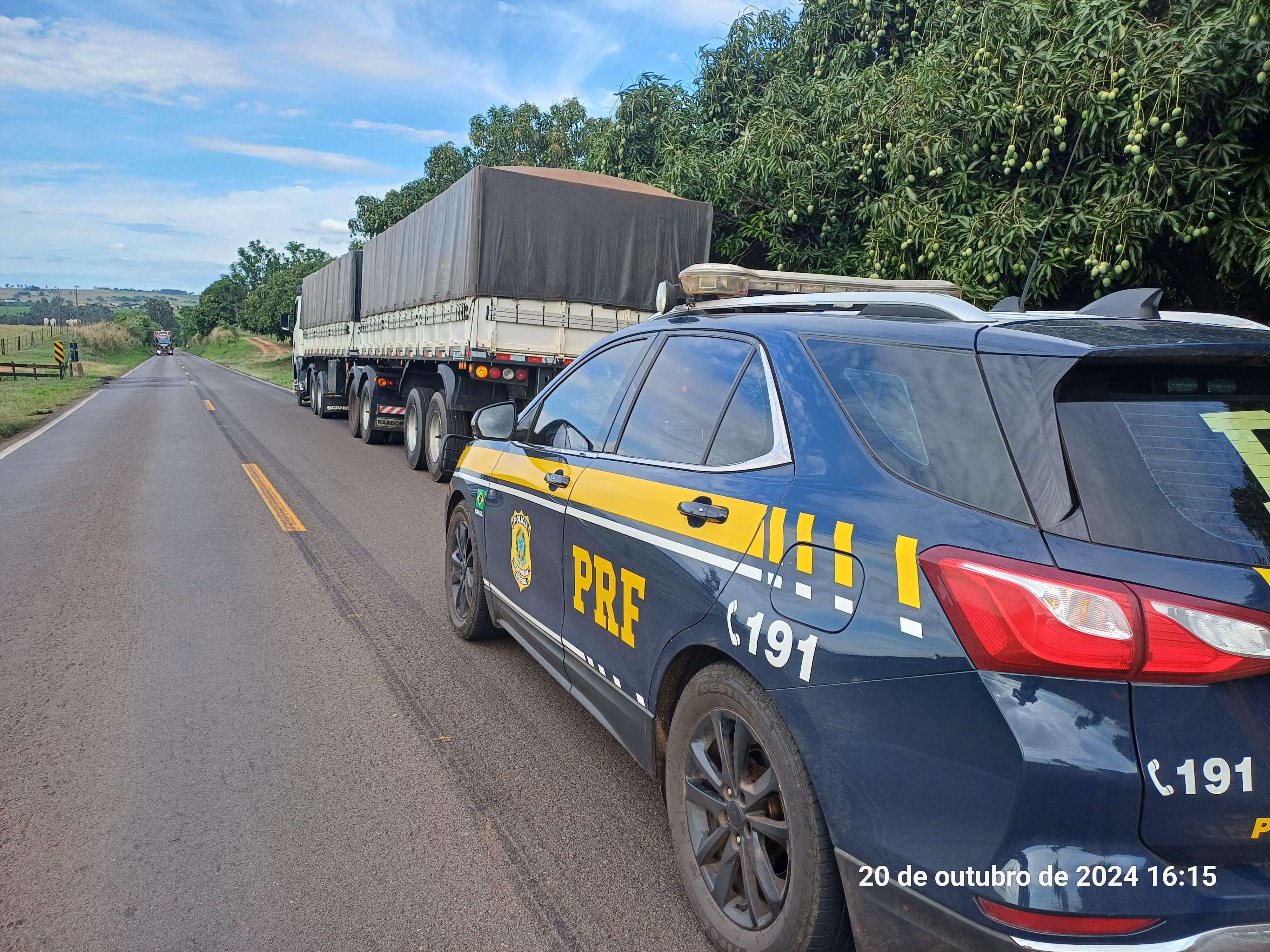 PRF apreende 400 mil maços de cigarros do Paraguai