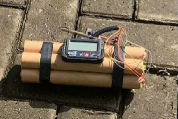 Banana de dinamite é encontrada por funcionários em galpão de recicláveis