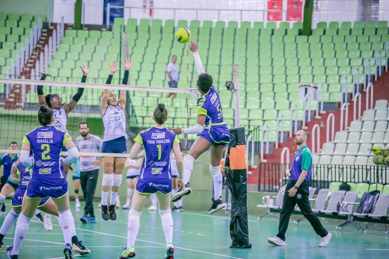 Unilife Maringá enfrenta Praia Clube na Superliga Feminina de Vôlei