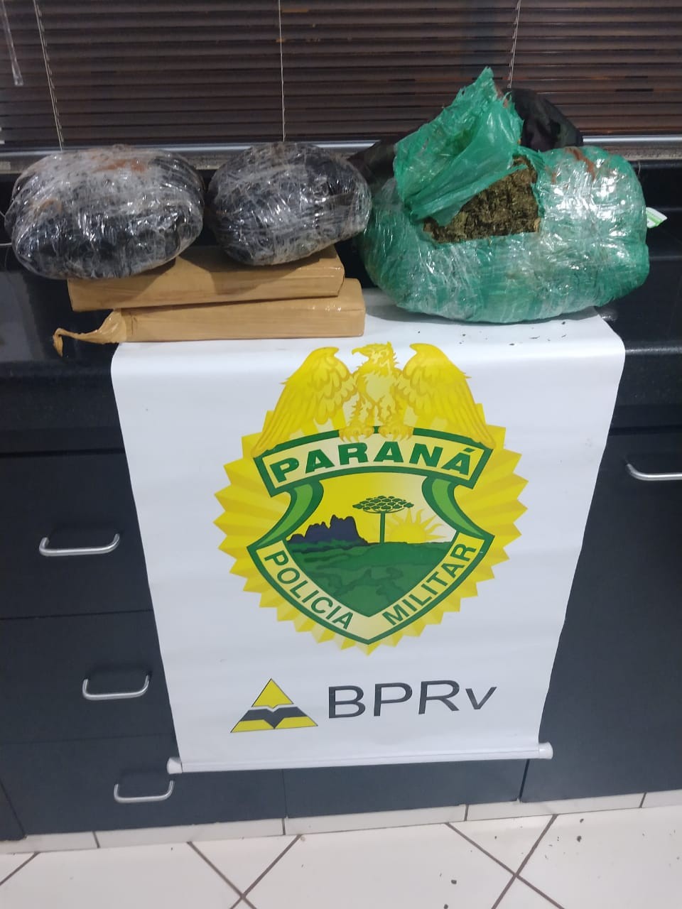 Adolescente de 17 anos é apreendida com drogas em Cruzeiro do Oeste