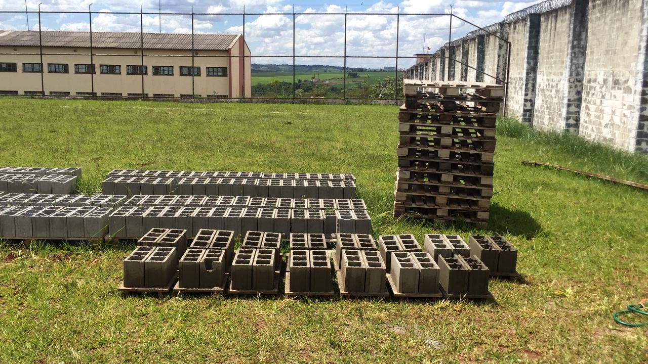 Cerca de 10 mil presos continuam em delegacias no Paraná