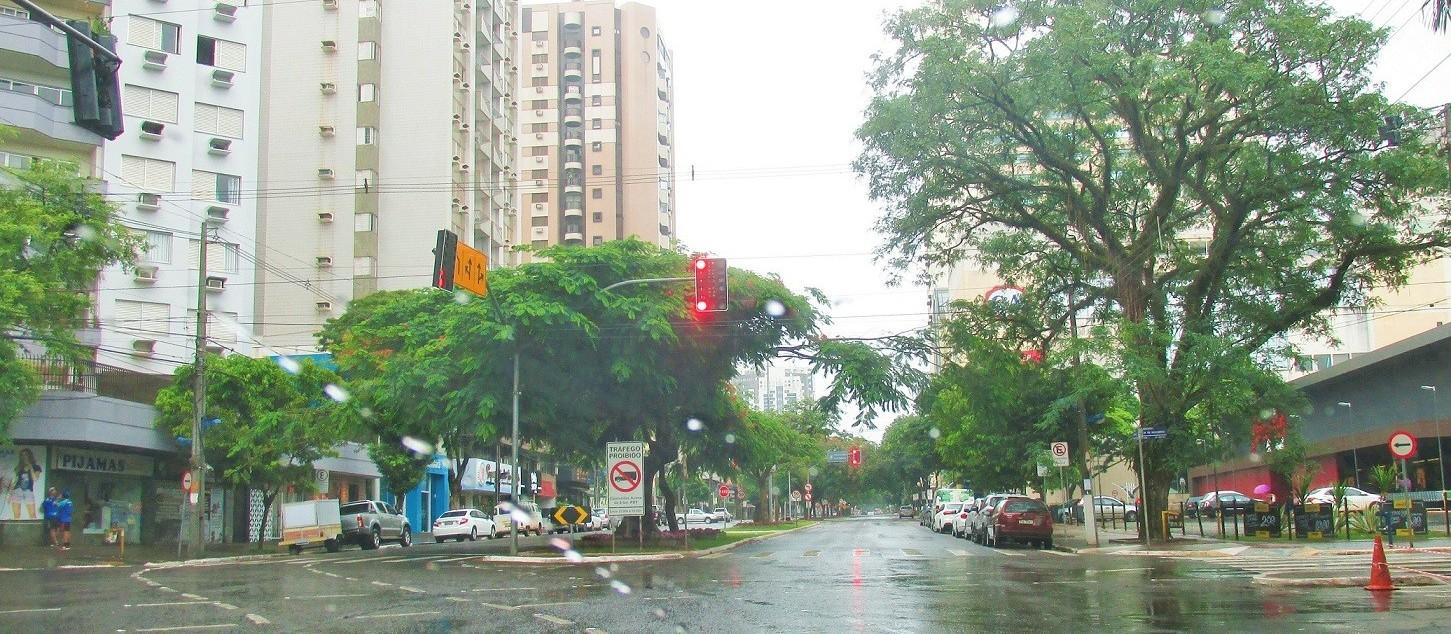 Segunda-feira (9) segue com chuva em Maringá; tarde terá máxima de 27º C