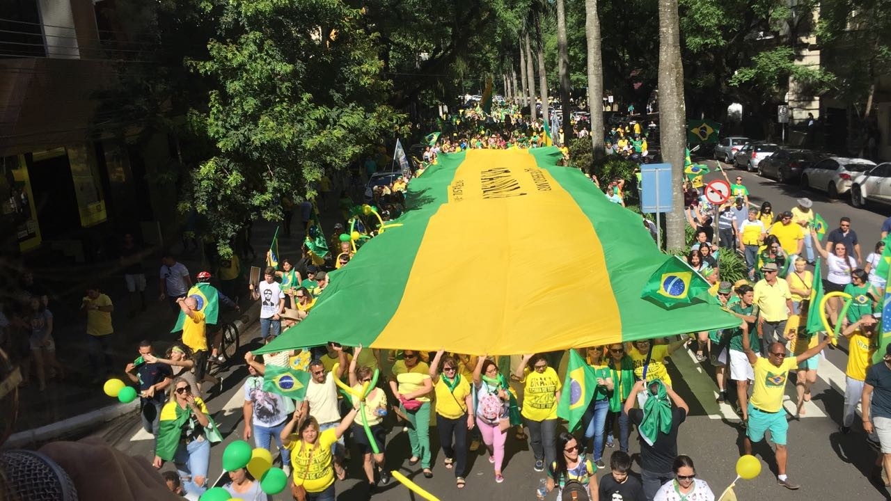 Atos pró-Bolsonaro em Maringá reúnem milhares de pessoas