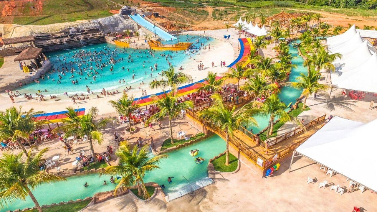 Pousadas e parques aquáticos estão lotados no feriadão