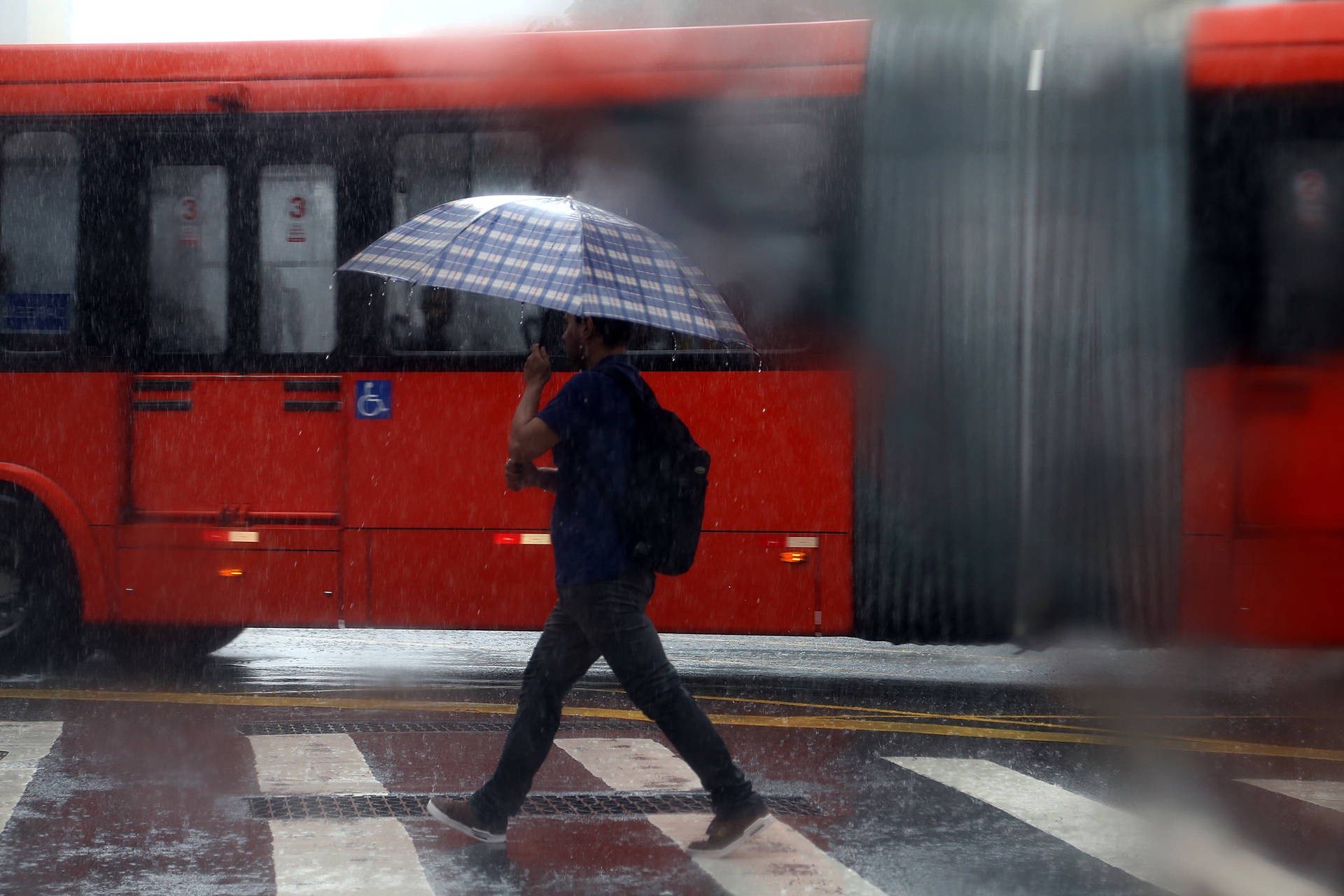 Mudança no tempo traz chuva e frio intenso para Maringá