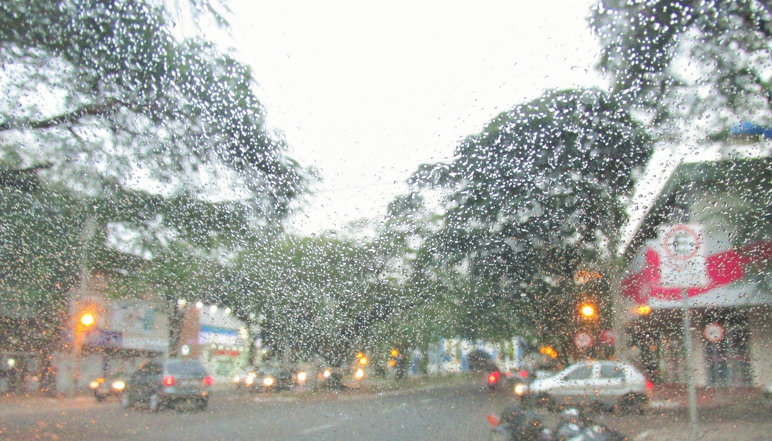 Sexta-feira (23) amanhece com chuva fraca; tempo segue instável nesse fim de semana