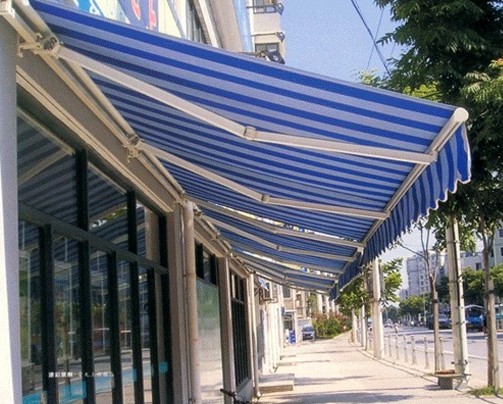 Projeto libera toldos quase do tamanho das calçadas